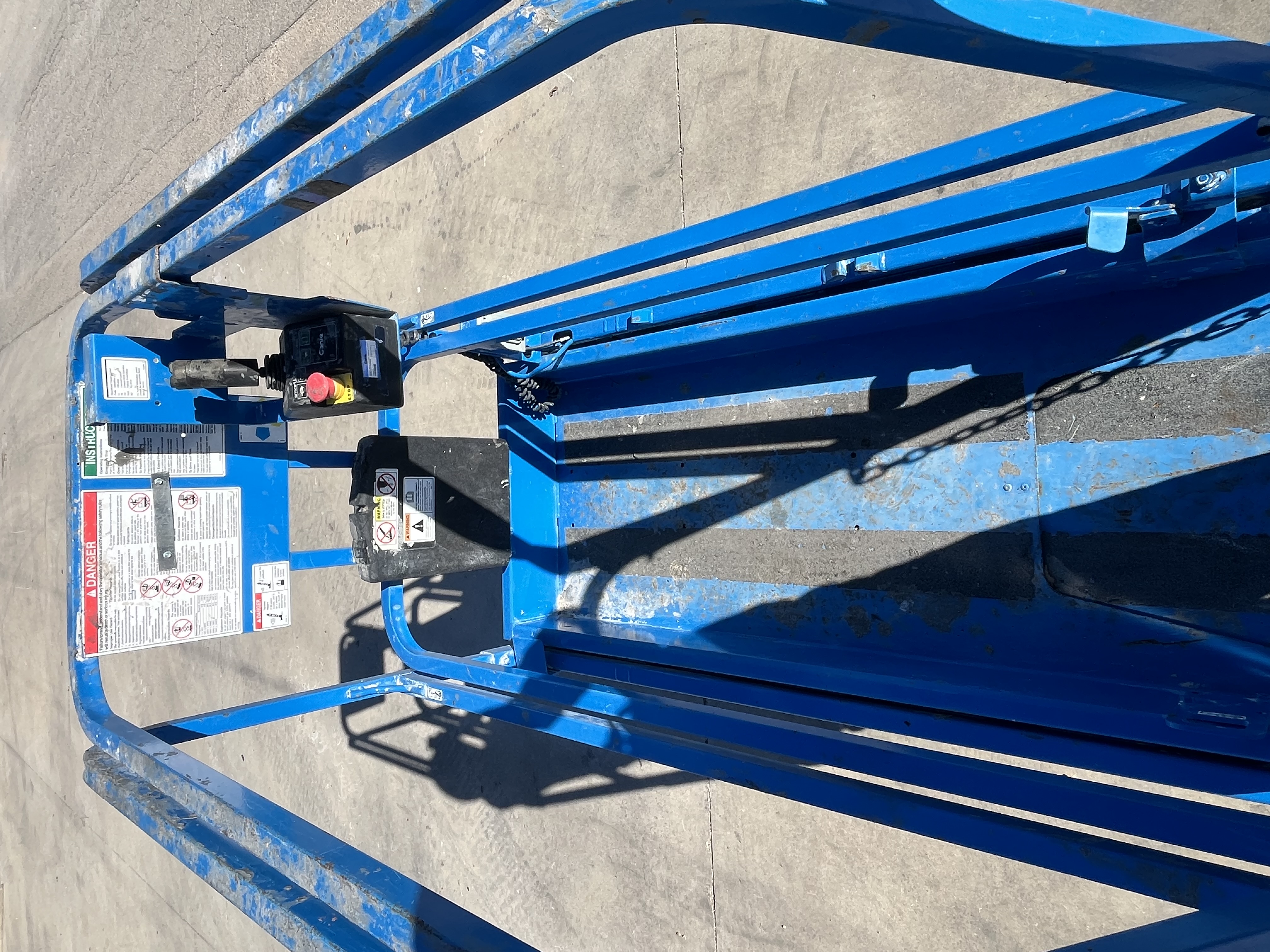 2016 GENIE SCISSOR LIFT HEAVY EQUIPMENT