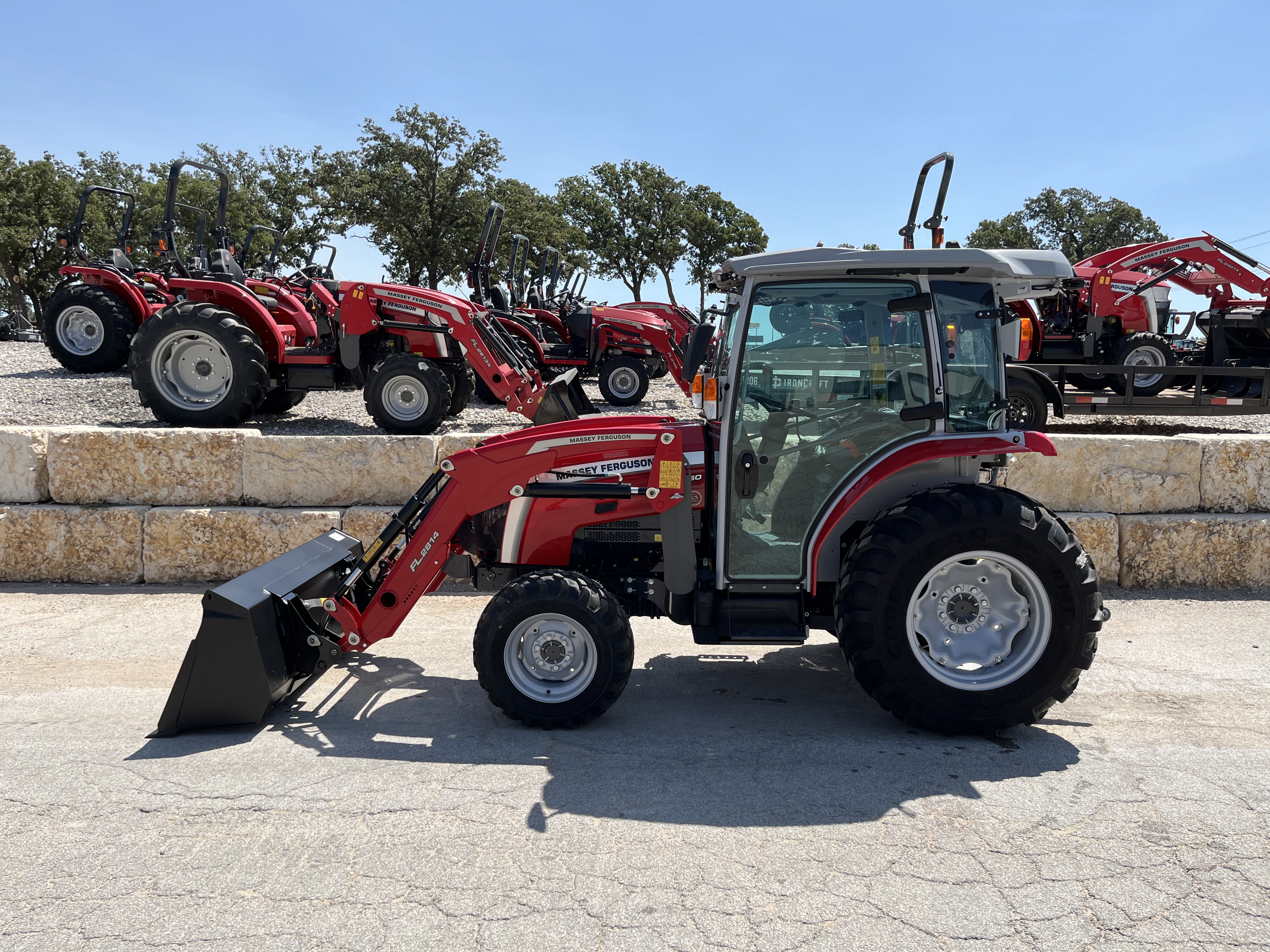 2025 MASSEY FERGUSON MASSEY FERGUSON MF2M.60 TRACTOR W/ CAB & 72" BCKT. TRACTOR