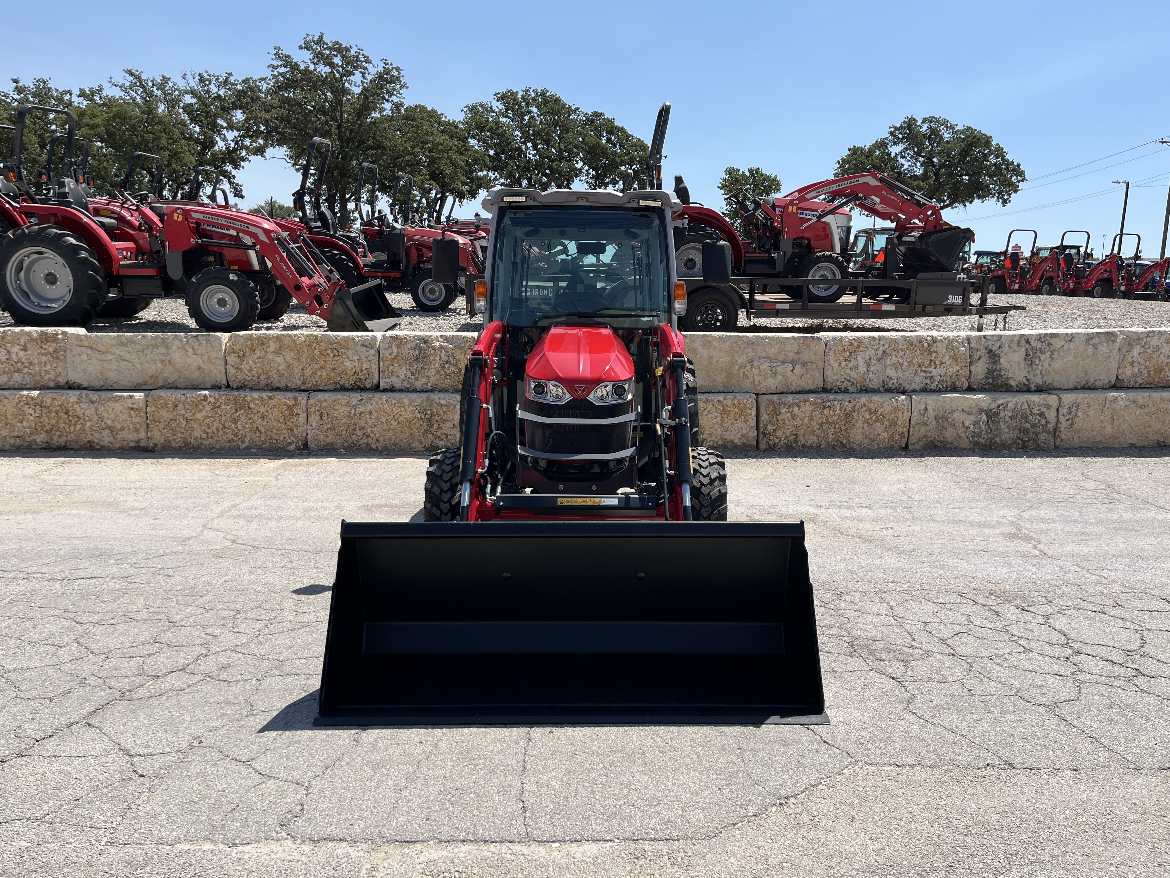 2025 MASSEY FERGUSON MASSEY FERGUSON MF2M.60 TRACTOR W/ CAB & 72" BCKT. TRACTOR