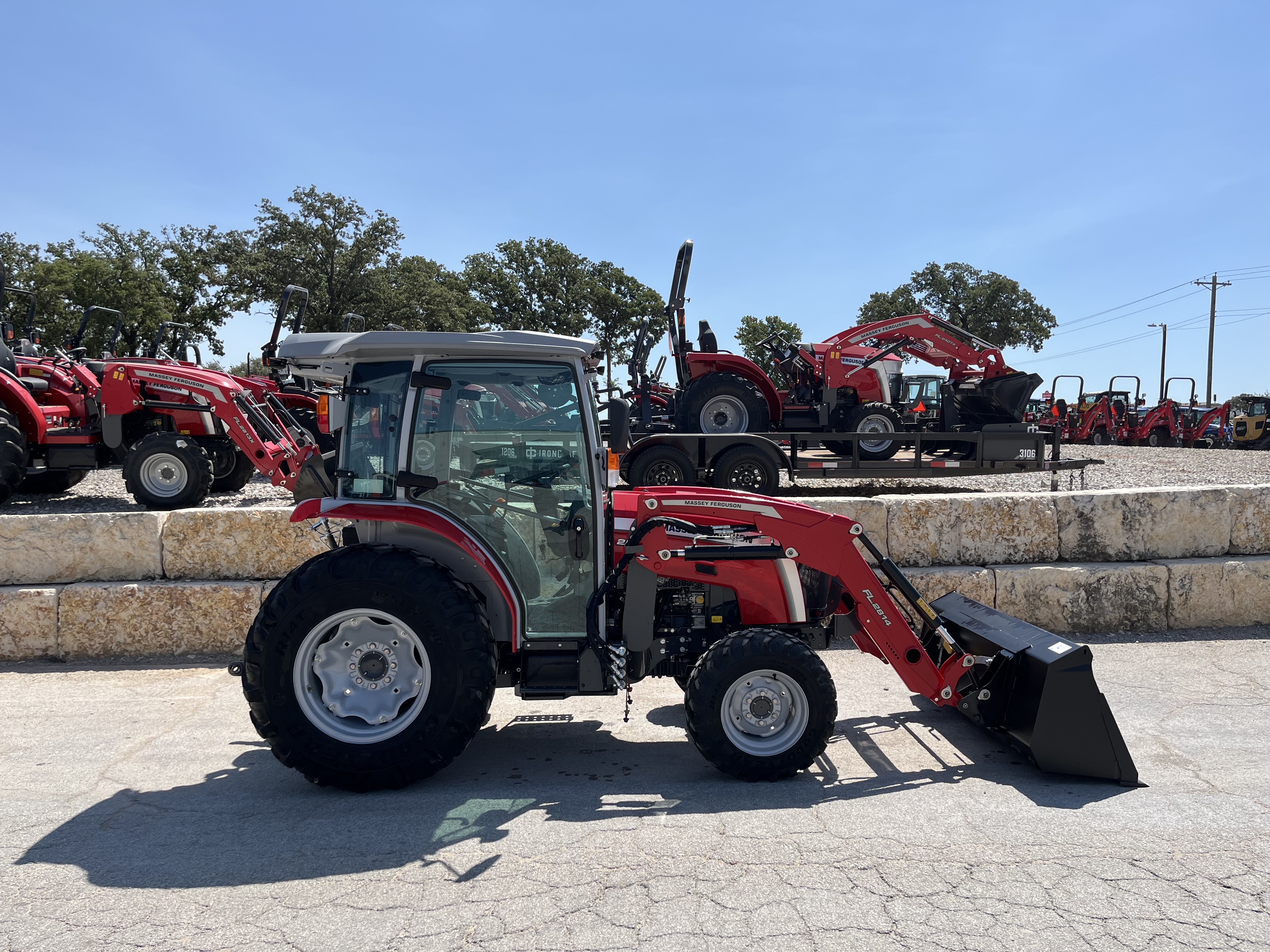 2025 MASSEY FERGUSON MASSEY FERGUSON MF2M.60 TRACTOR W/ CAB & 72" BCKT. TRACTOR