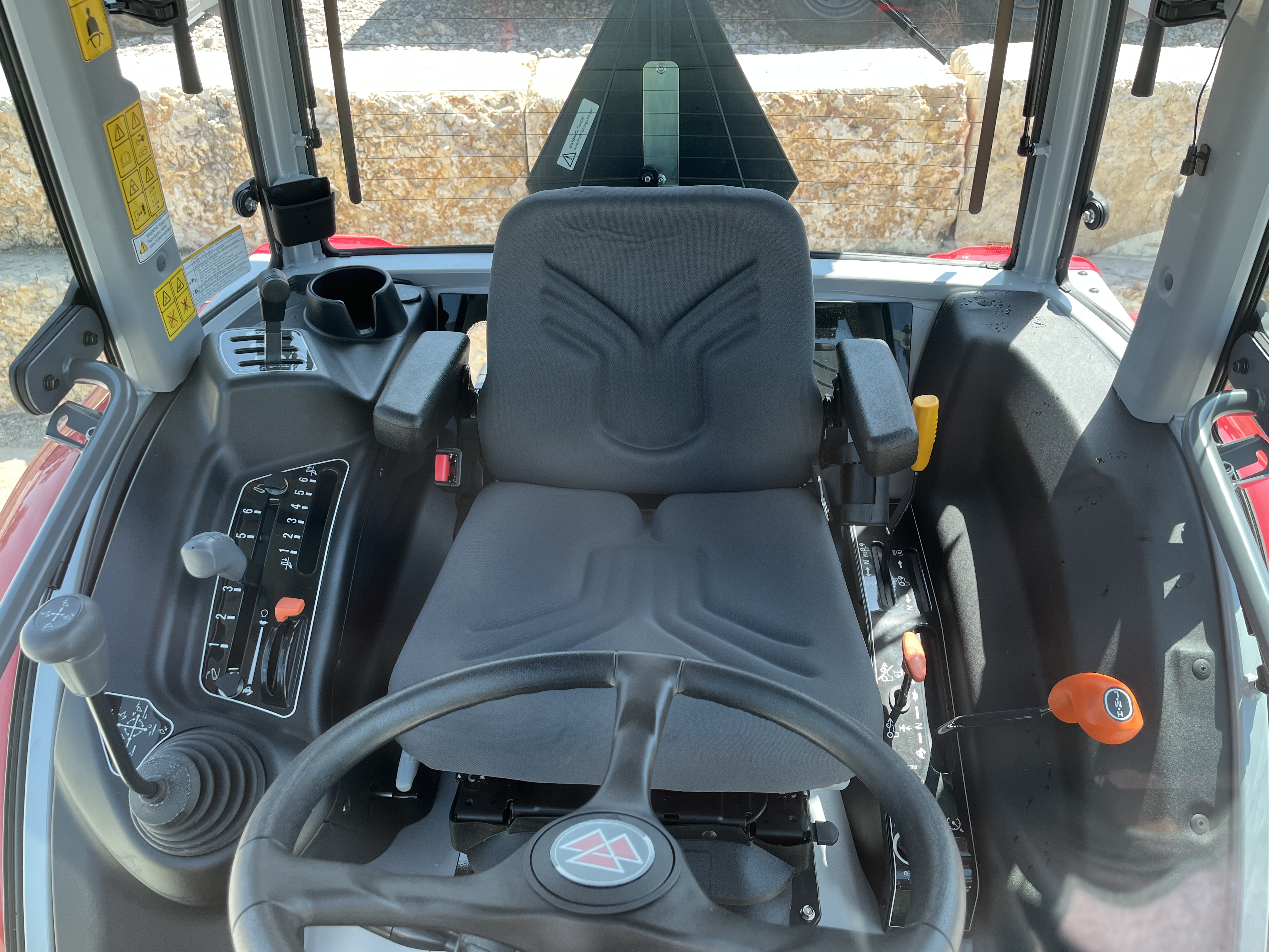 2025 MASSEY FERGUSON MASSEY FERGUSON MF2M.60 TRACTOR W/ CAB & 72" BCKT. TRACTOR