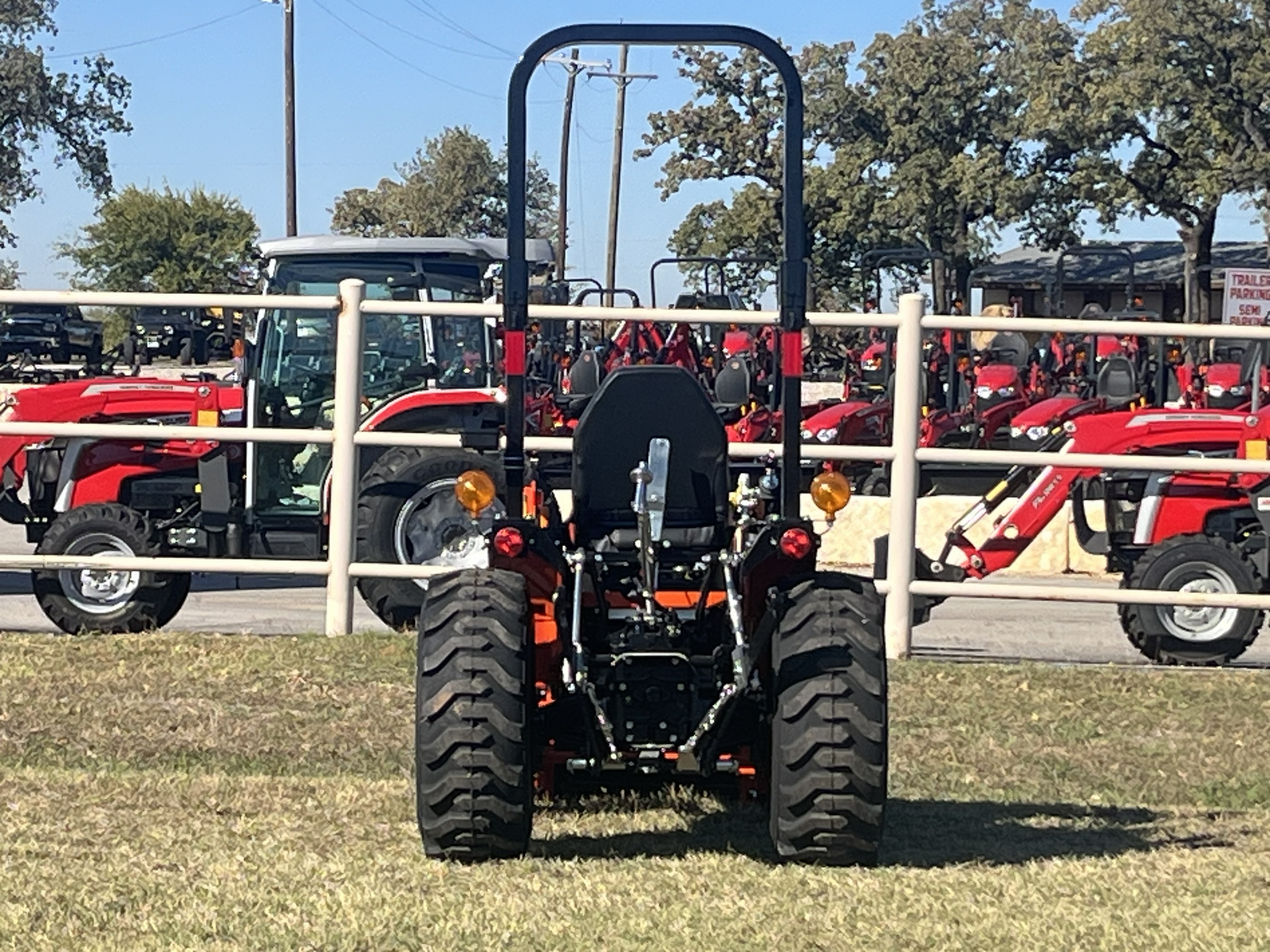 2026 BAD BOY TRACTOR 1025HIL W/ INDUSTRIAL TIRES & LOADER (ROPS) TRACTOR