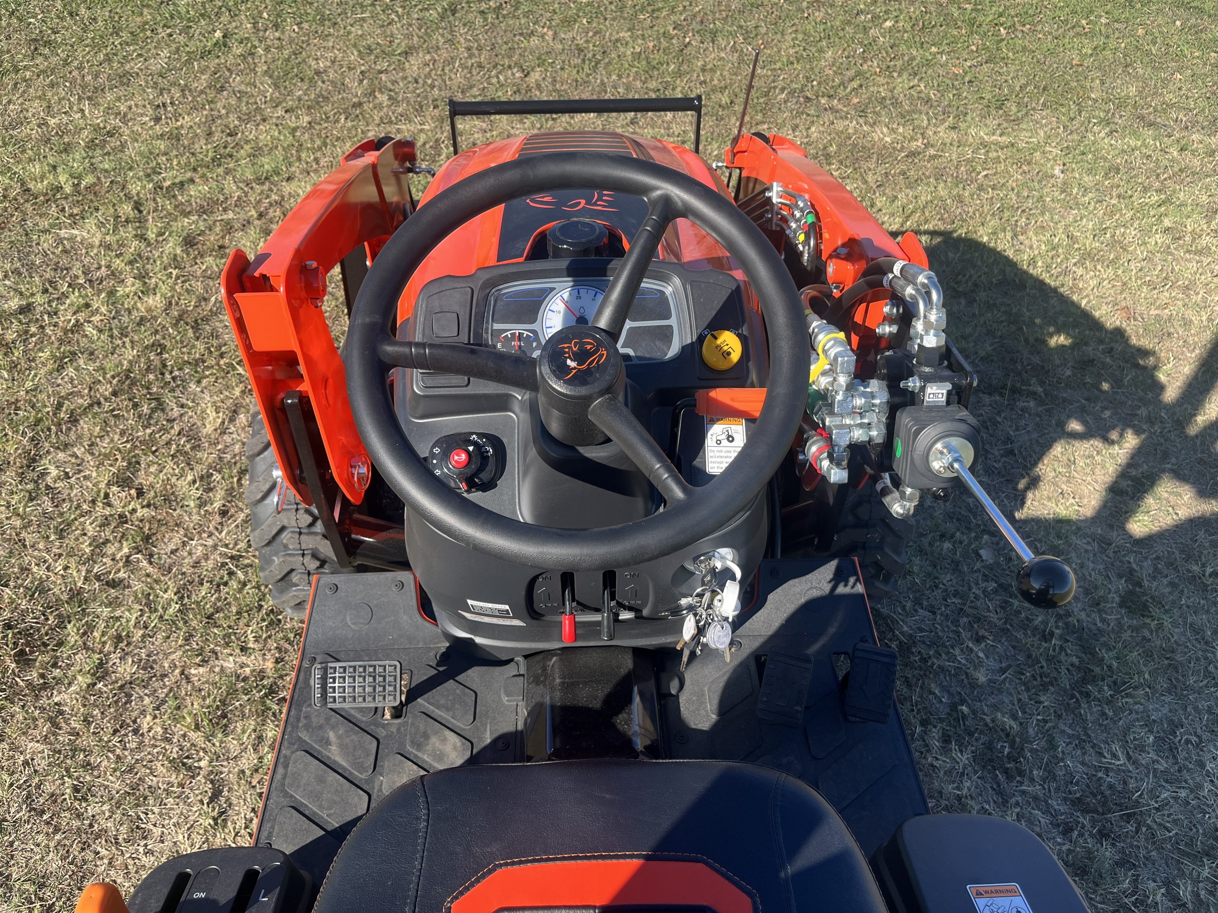 2026 BAD BOY TRACTOR 1025HIL W/ INDUSTRIAL TIRES & LOADER (ROPS) TRACTOR