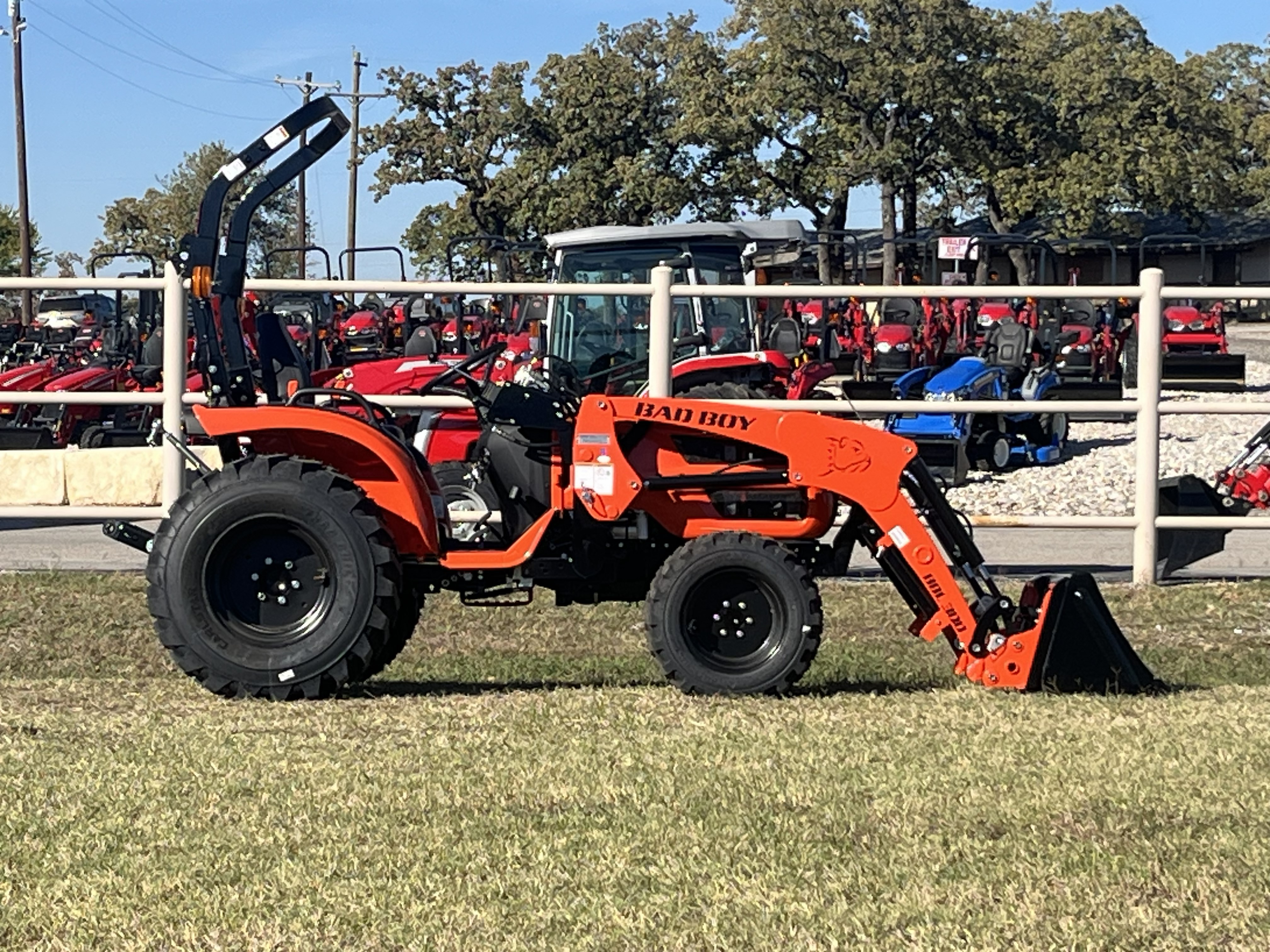 2026 BAD BOY TRACTOR 3026HIL W/ INDUSTRIAL TIRES & LOADER (ROPS) TRACTOR