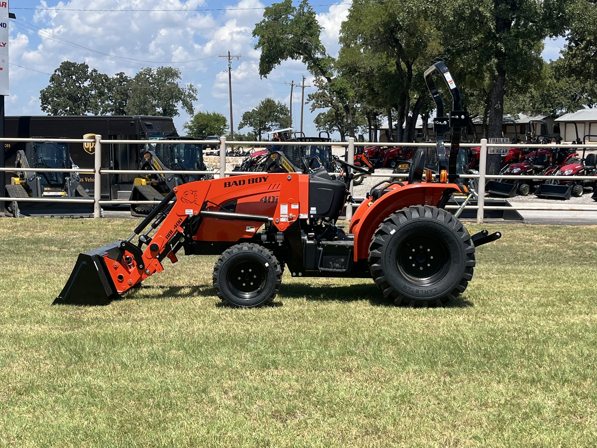 2026 BAD BOY TRACTOR 4025HIL W/ ROPS & 62" BUCKET TRACTOR