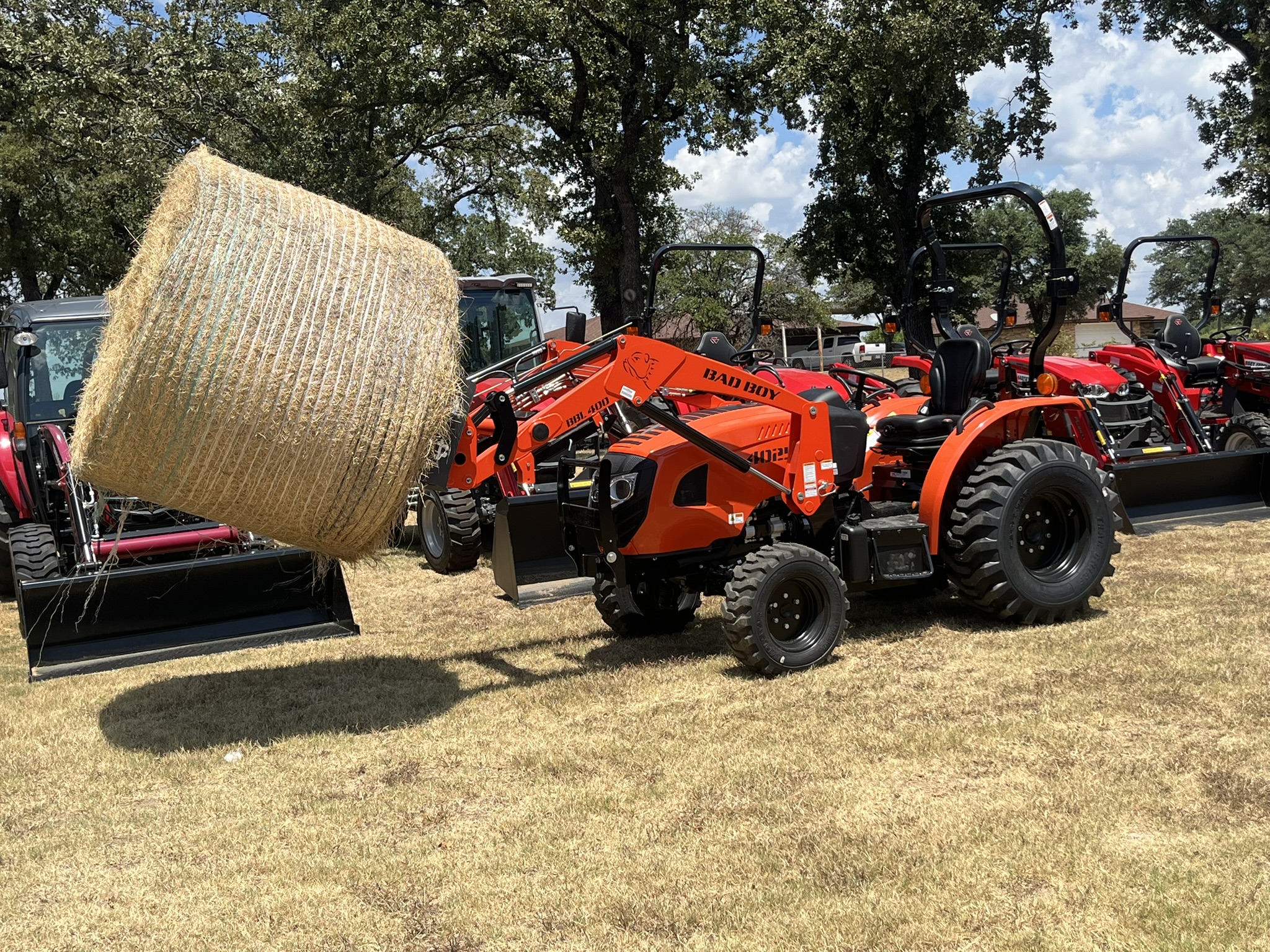 2026 BAD BOY TRACTOR 4025HIL W/ ROPS & 62" BUCKET TRACTOR