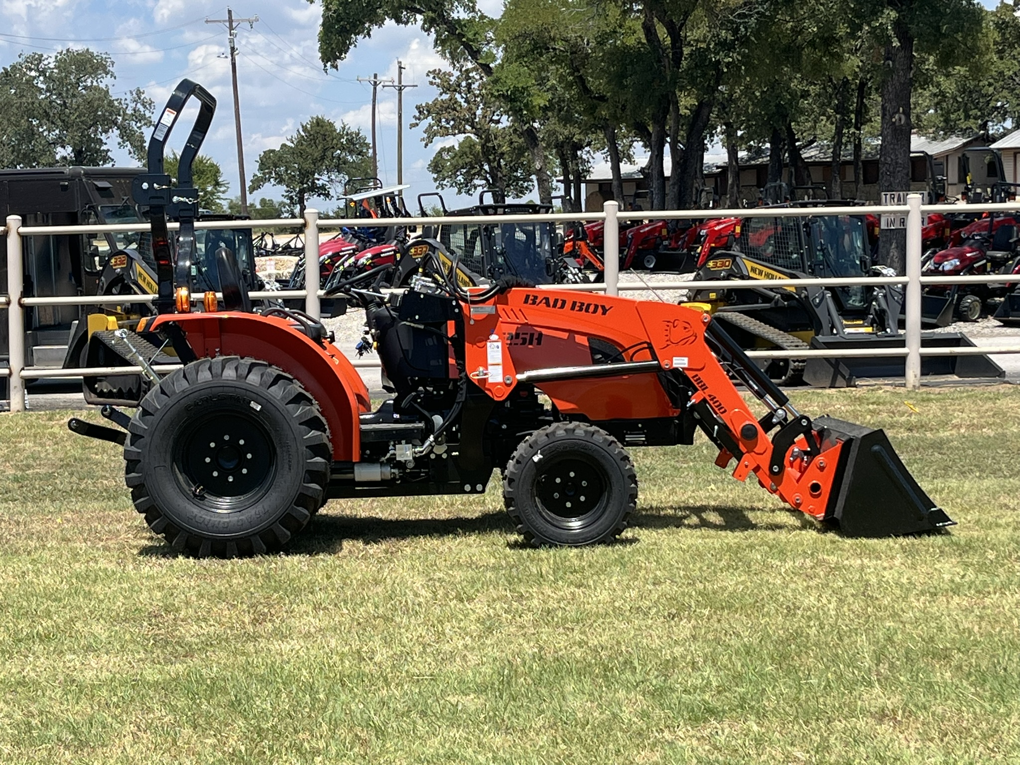 2026 BAD BOY TRACTOR 4025HIL W/ ROPS & 62" BUCKET TRACTOR