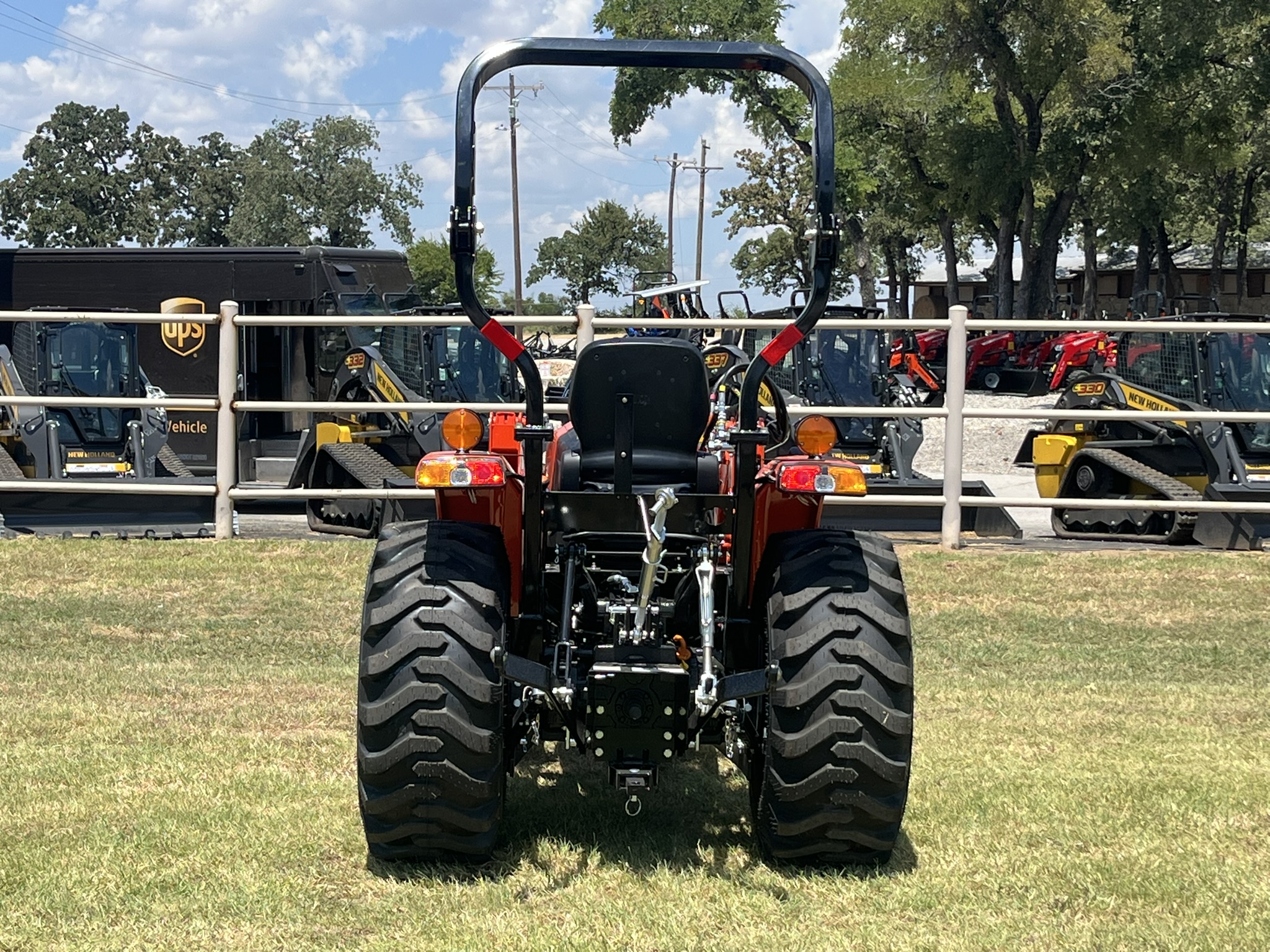 2026 BAD BOY TRACTOR 4025HIL W/ ROPS & 62" BUCKET TRACTOR