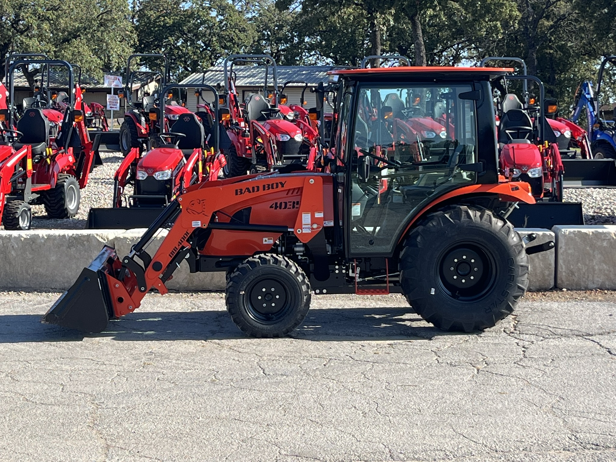 2026 BAD BOY TRACTOR 4035CHIL W/ INDUSTRIAL TIRES & LOADER TRACTOR