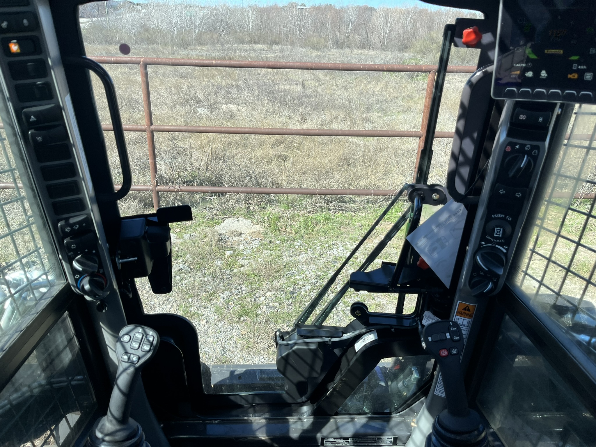 2027 NEW HOLLAND CONSTRUCTION C332 COMPACT TRACK LOADER W/ CAB & 78" BUCKET CONSTRUCTION