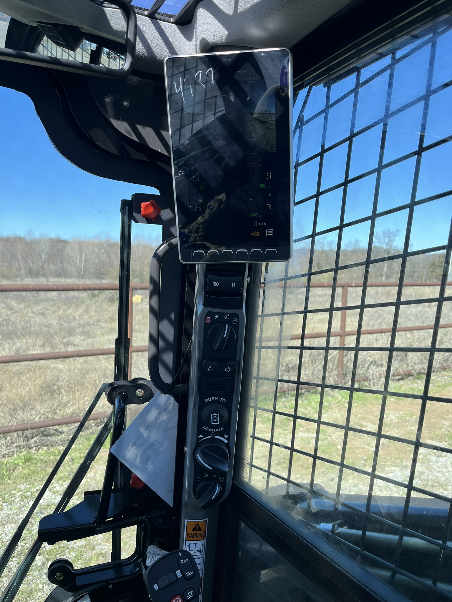2027 NEW HOLLAND CONSTRUCTION C332 COMPACT TRACK LOADER W/ CAB & 78" BUCKET CONSTRUCTION