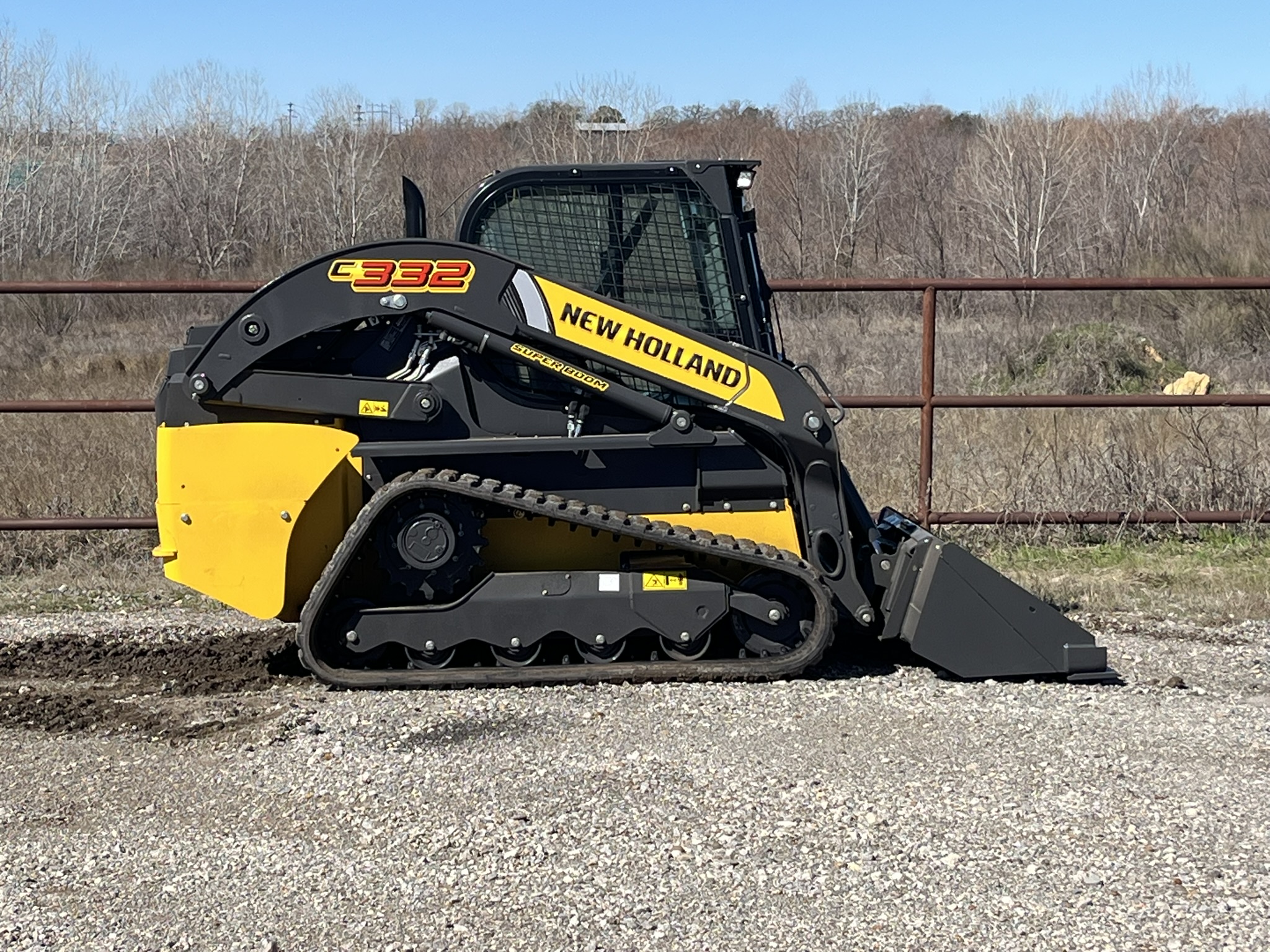 2027 NEW HOLLAND CONSTRUCTION C332 COMPACT TRACK LOADER W/ CAB & 78" BUCKET CONSTRUCTION
