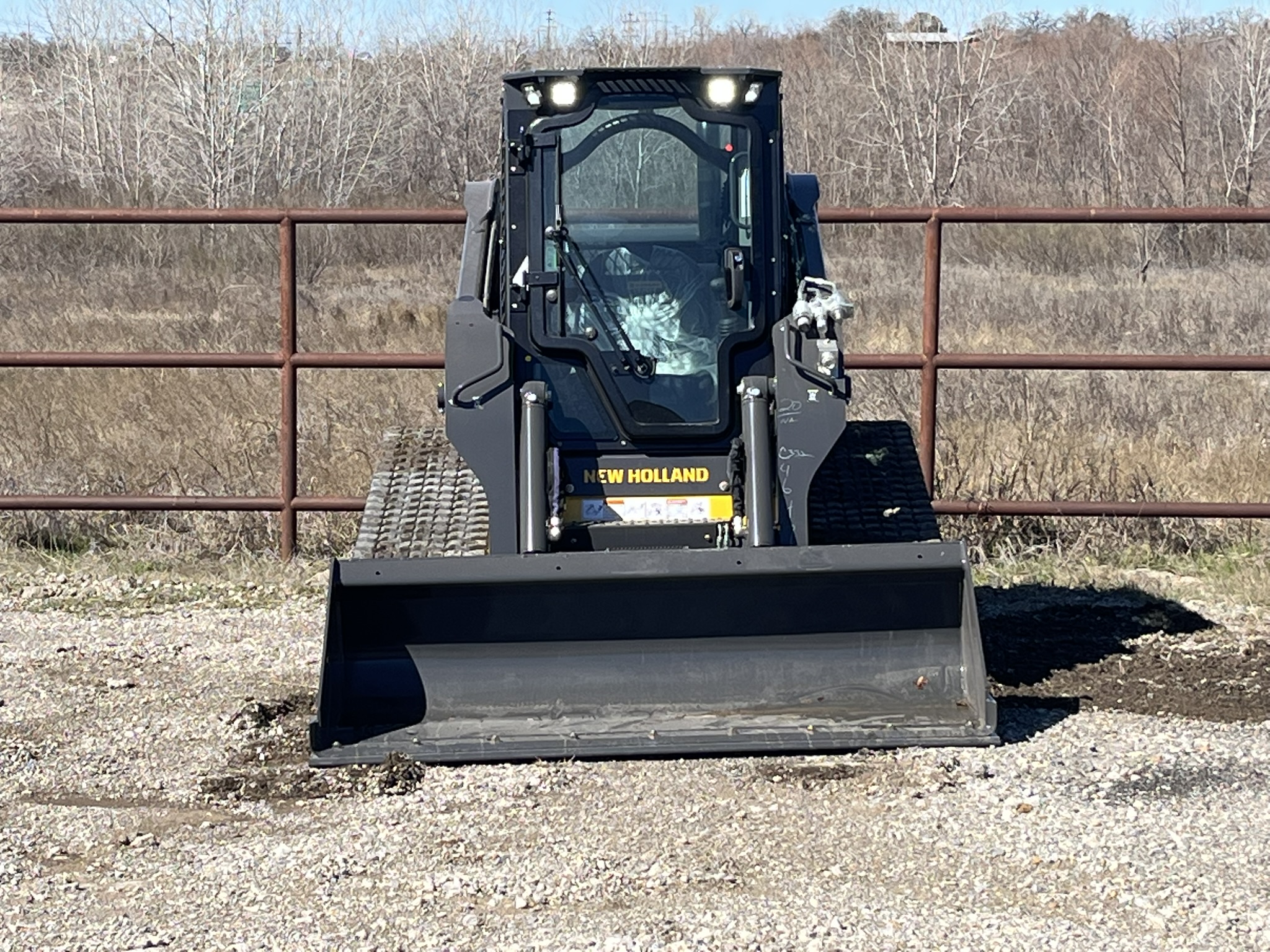 2027 NEW HOLLAND CONSTRUCTION C332 COMPACT TRACK LOADER W/ CAB & 78" BUCKET CONSTRUCTION