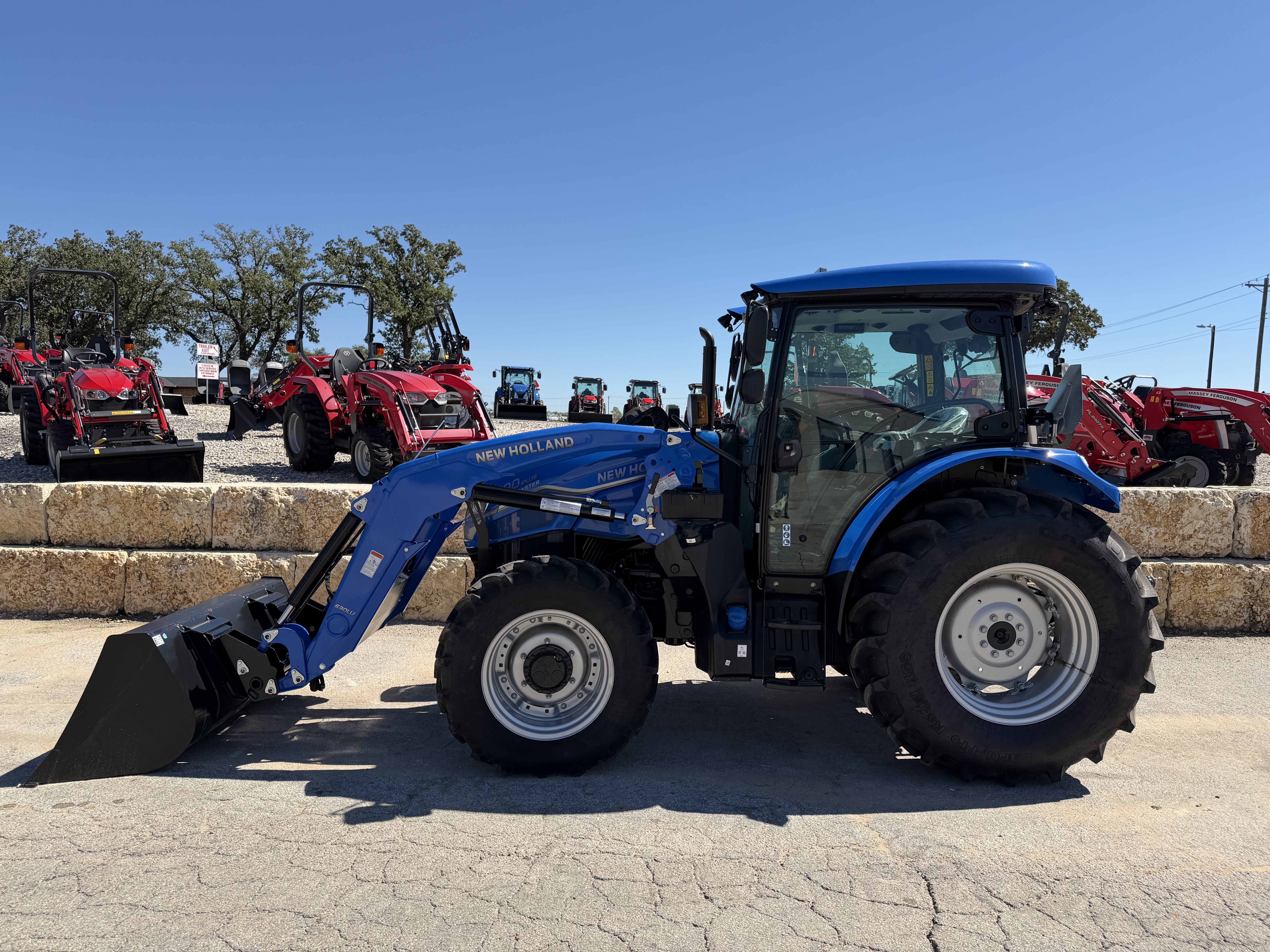 2026 New Holland Tractor WORKMASTER 100 W/ CAB & 84" BUCKET TRACTOR